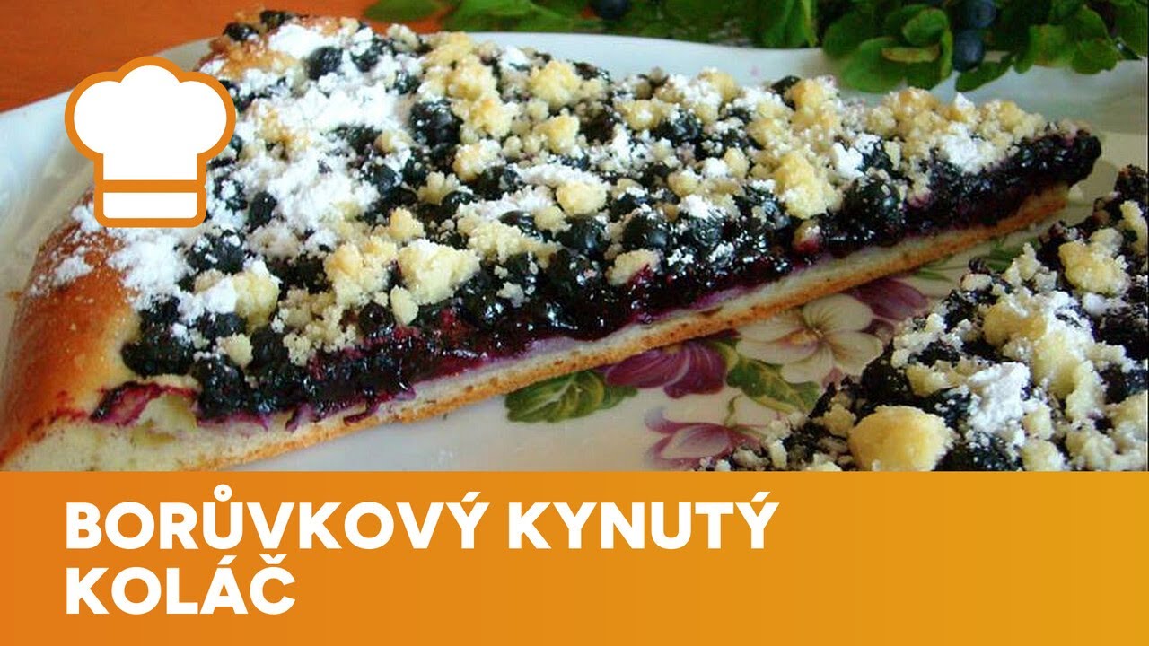 Borůvkový kynutý koláč s máslovou drobenkou ovoněný rumem nestihne ani vychladnout