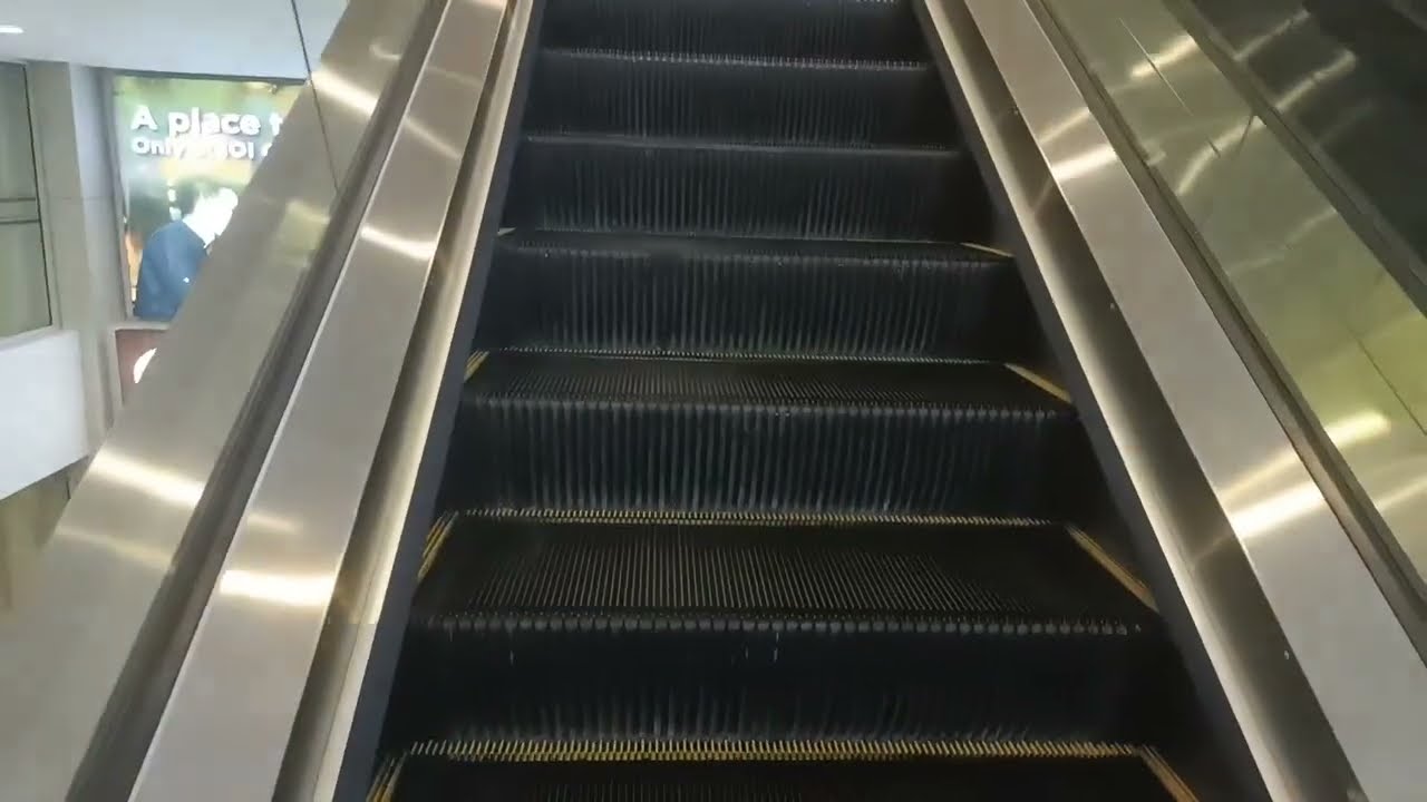6 Fujitec escalator at IOI city mall in putrajaya serdang Selangor malaysia (car park) 