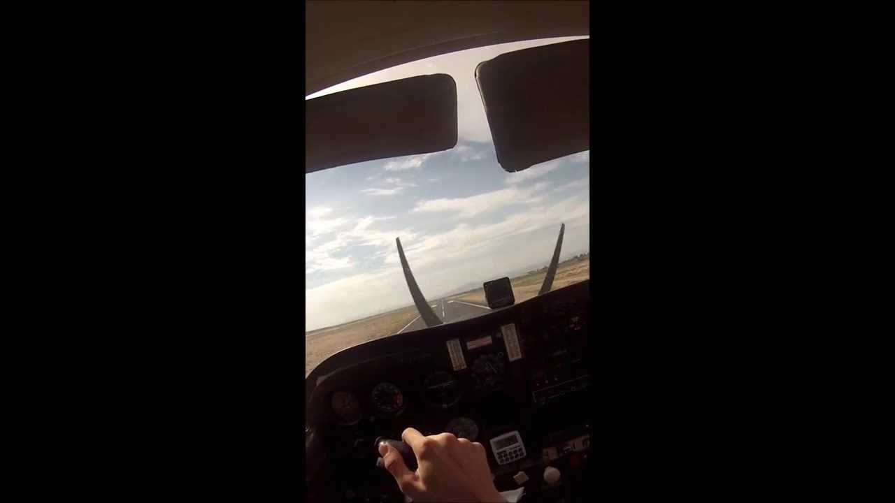 C172 Landing in Tucson KTUS on Runway 11R