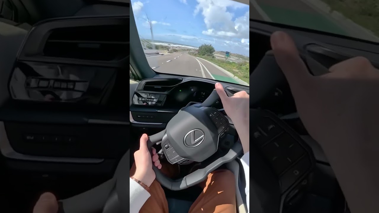 Lexus RZ 450e 2023 года с системой электронного управления