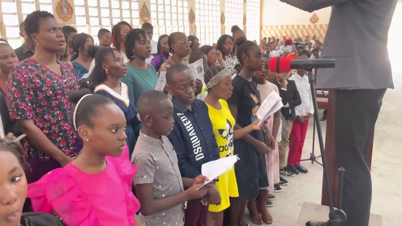 Psaume 32{Que ton amour Seigneur soit sur nous,comme notre espoir est en toi} (Chorale Regina Mundi)