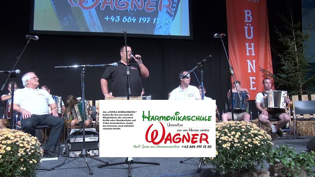 Harmonikaschule Wagner auf der Herbstklopfen B&uuml;hne bei der Grazer Messe.