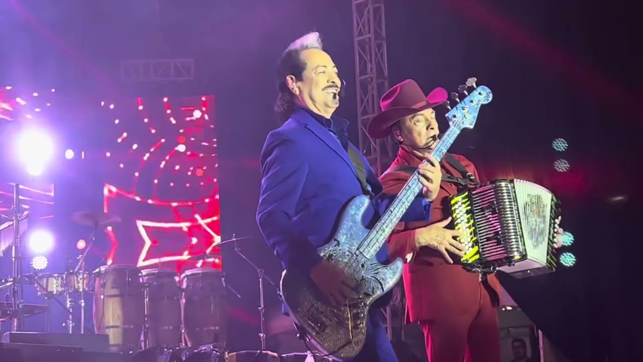 La Banda del Carro rojo (Villeta, Col.) Los Tigres del Norte en vivo