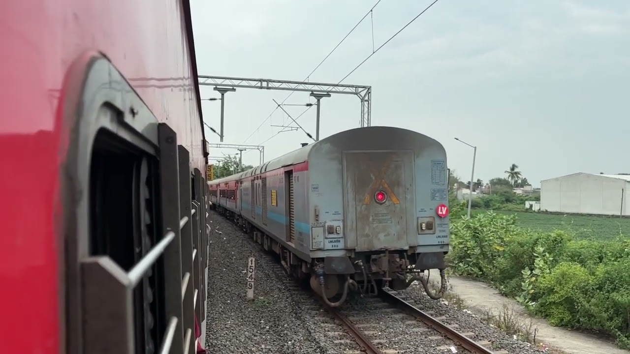 12792 Bhawnagar Bandra Terminus Stopped 19203 Bandra Veraval Exp #viral #trending #shortsviral 