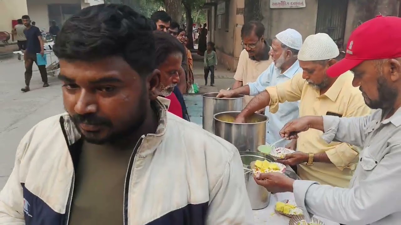 On December 29, 2025, a snack was served at the Government Hospital in Vadodara city.