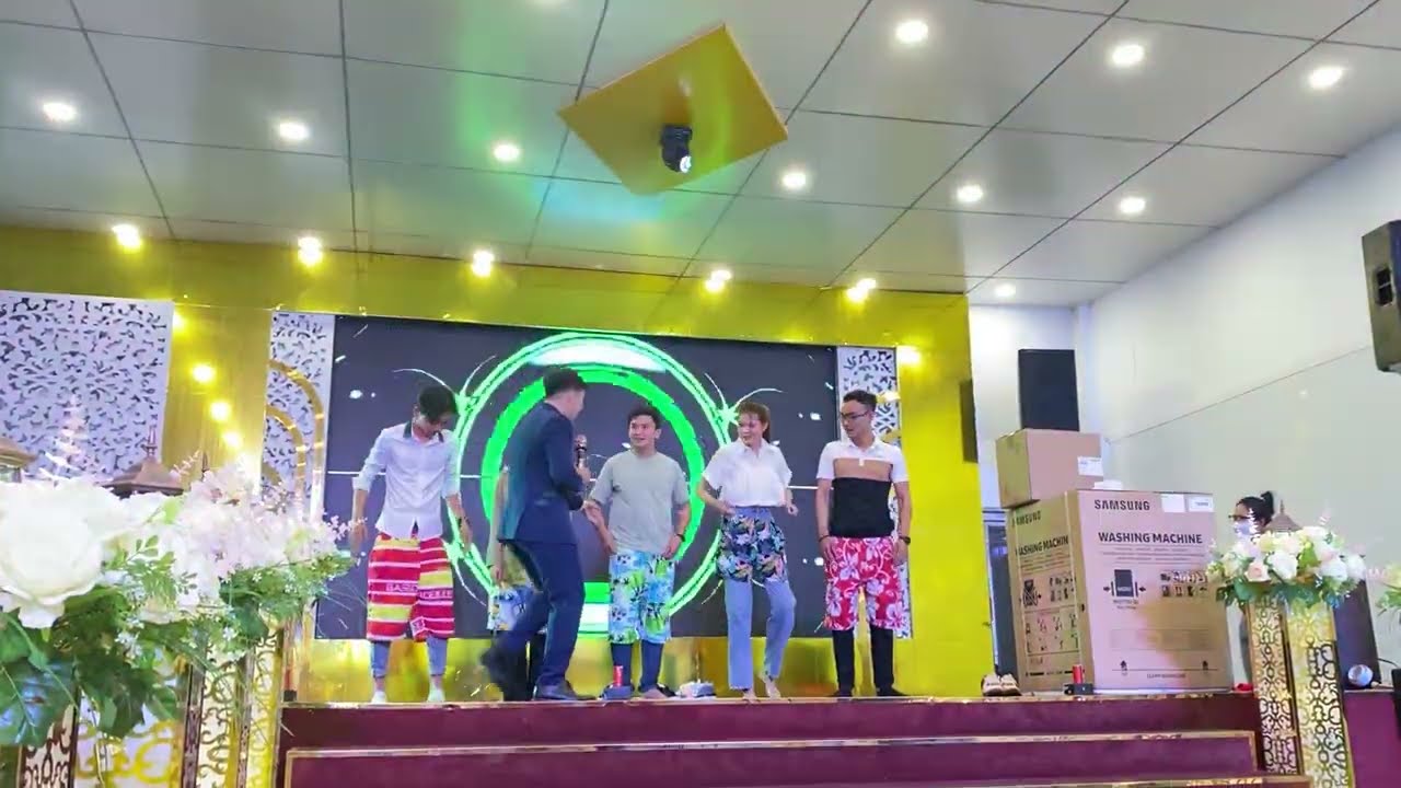 Tại sao tôi cho người chơi mặc QUẦN ĐÙI | Trò chơi HOẠT NÁO Sân Khấu VUI NHỘN | LH: 0968.791.792