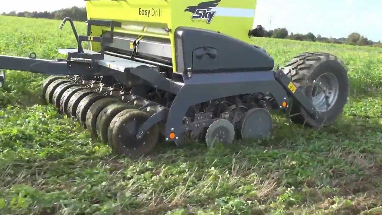Semis direct d'orge dans un couvert végétal avec un Easydrill