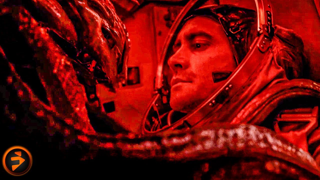 The Alien Escapes Toward Earth | LIFE