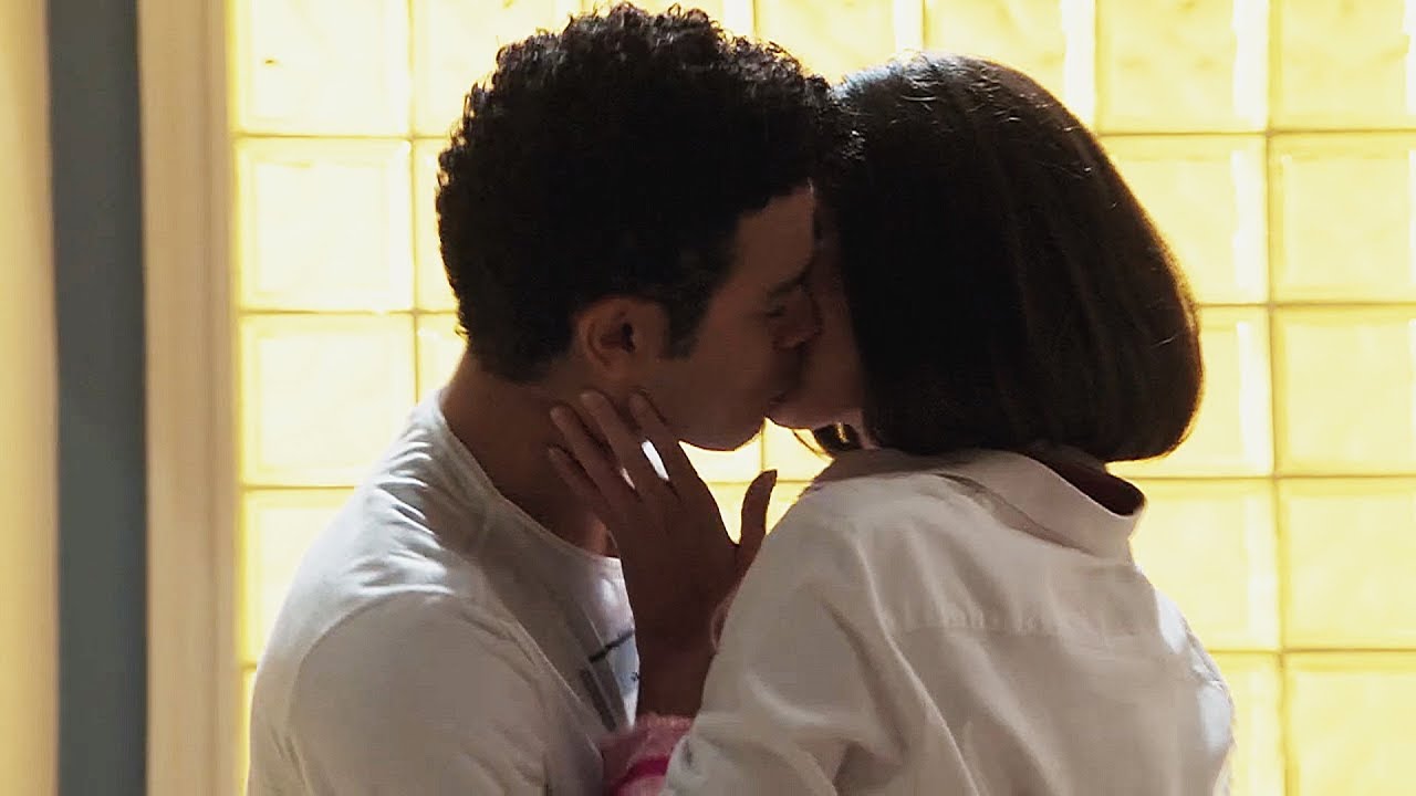 O primeiro beijo de Diego e Larissa!