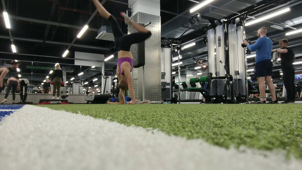 Perfect Handstand alignment and core control and contortion