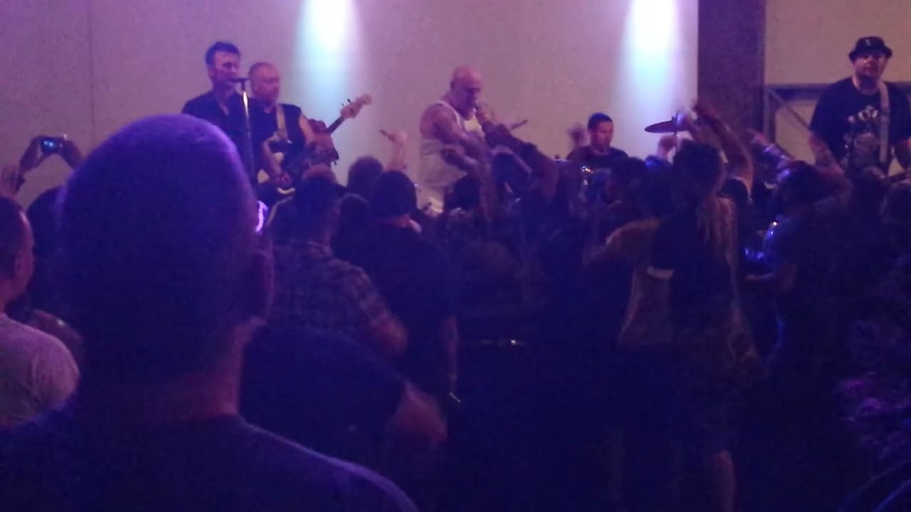 Angelic Upstarts - I'm An Upstart (Live 5-17-2014)
