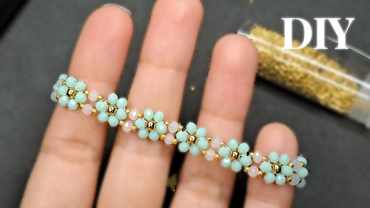 Trendy summer bracelet tutorial Easy Seed Bead Bracelet Tutorial for Beginners - Beebeecraft