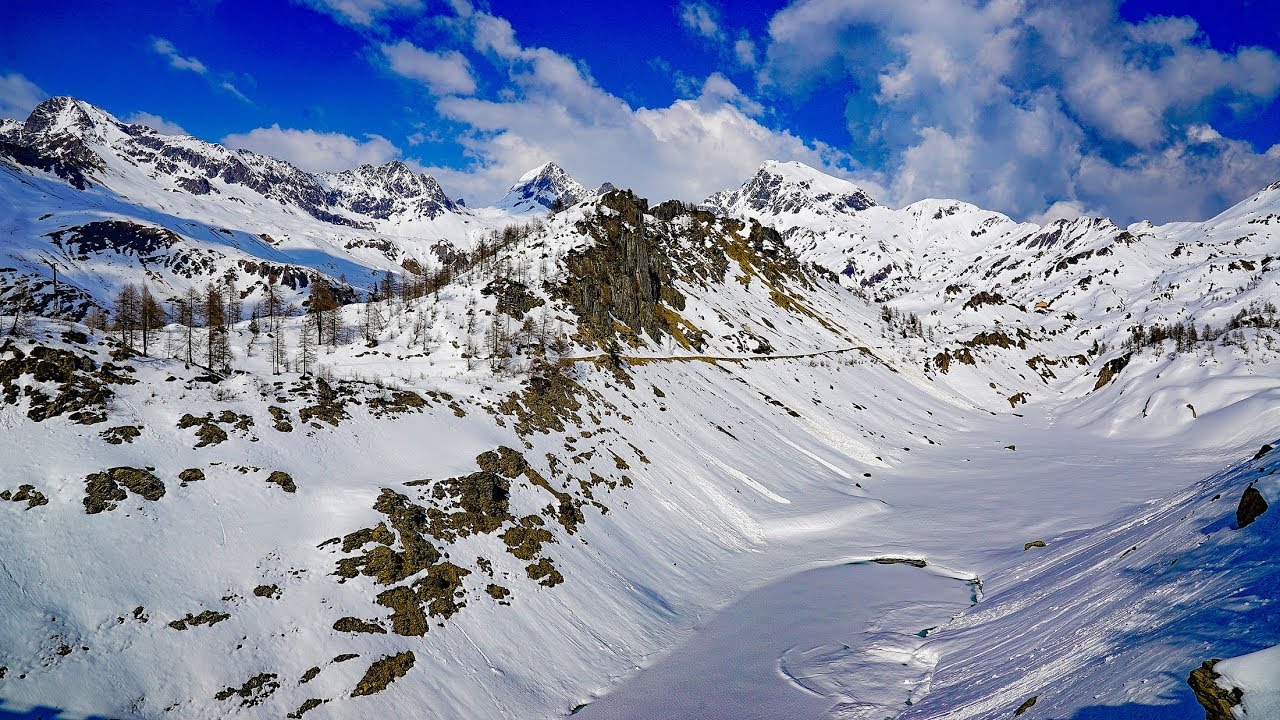 Carona, Alpi Orobie: il Calvi ancora ben innevato!!