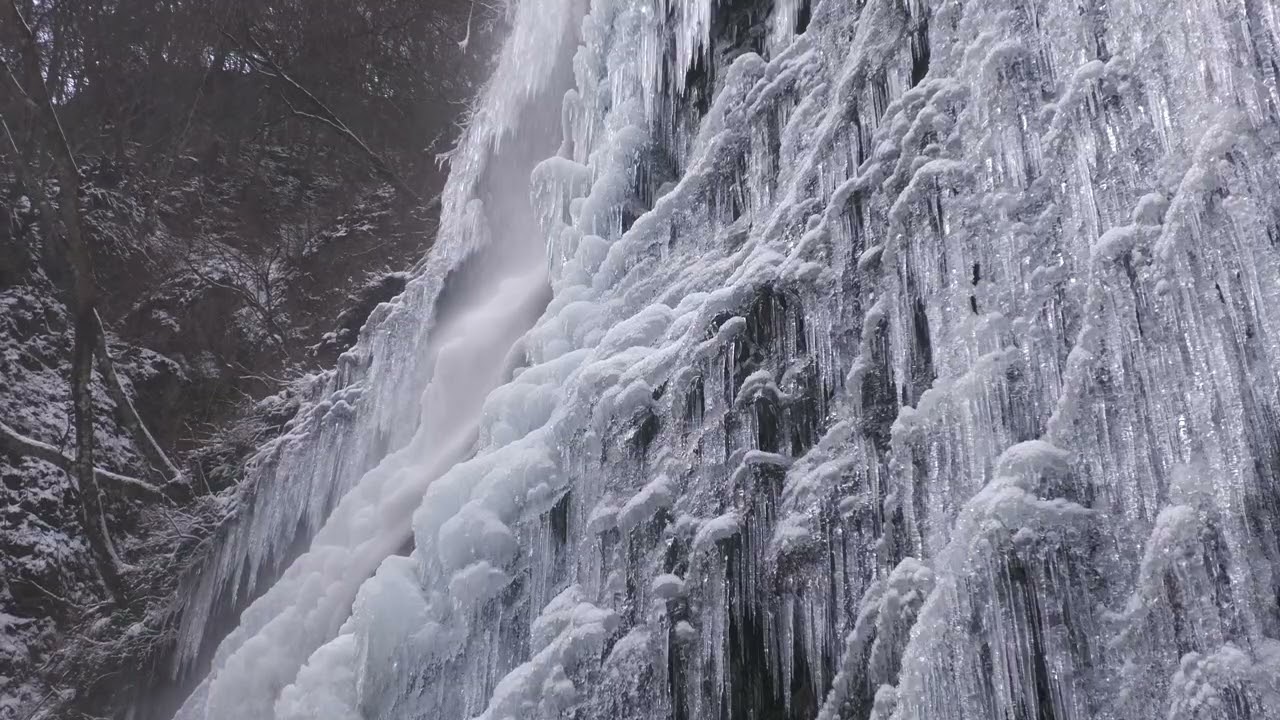 東温市 白猪の滝 氷結と冬景色