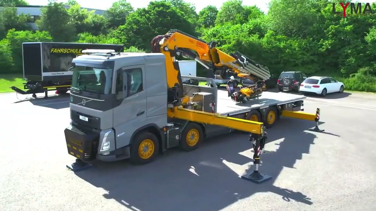 Cẩu hạng nặng Fassi F820 RA lắp trên xe đầu kéo VOLVO