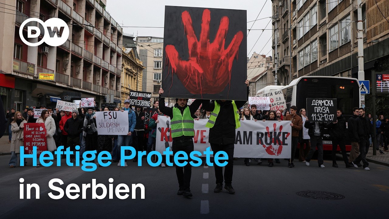 Studierende protestieren nach Einsturz des Bahnhofdachs in Novi Sad | DW Nachrichten