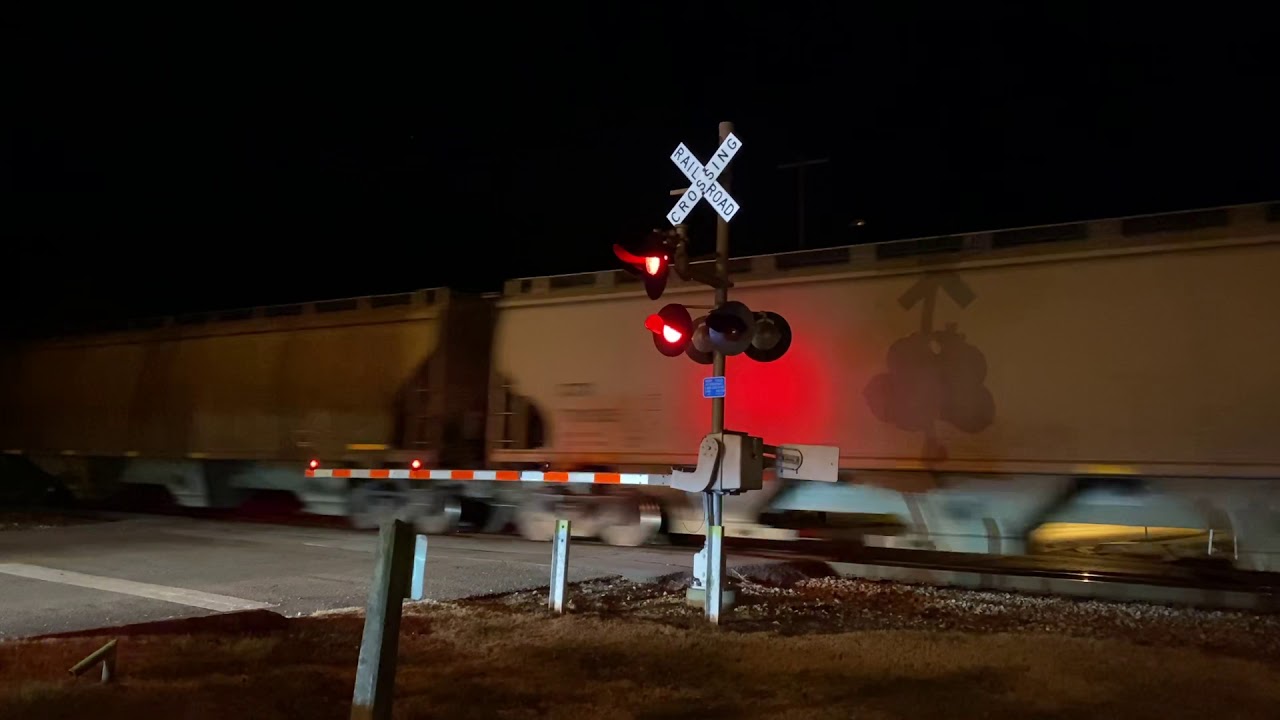 CSX Q648 at Morton&rsquo;s Gap, KY on a cold night. (12/21/20)