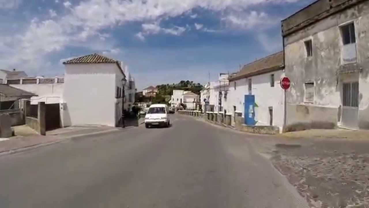 Alcalá de los Gazules (Cádiz) Cruzando el pueblo por la carretera 2/2