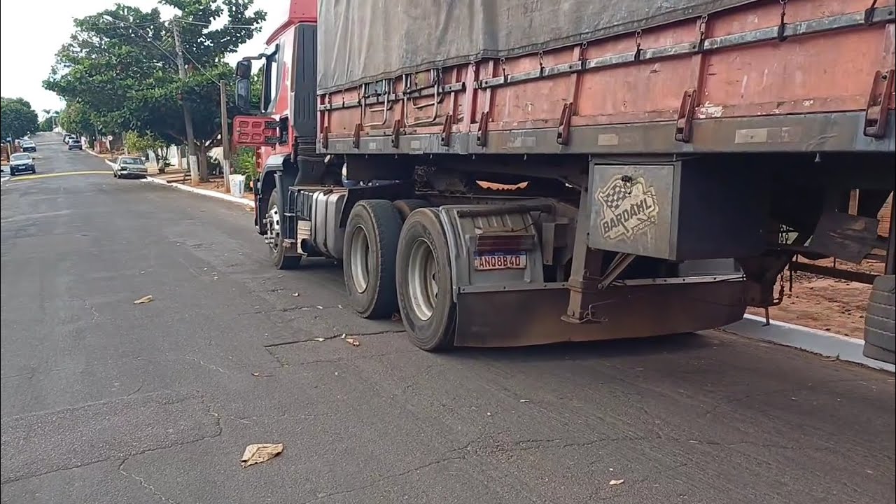 tivemos que tirar o radiador do iveco veja o porque.