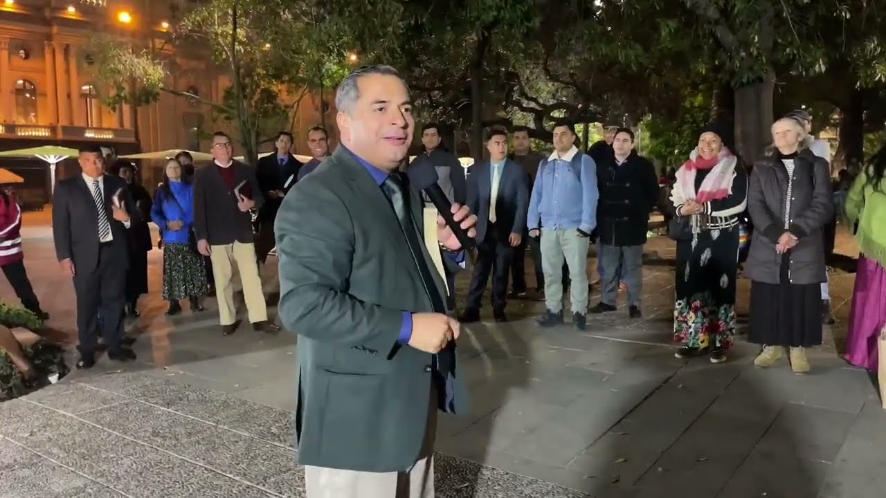 EVANGELISMO EN LA PRINCIPAL PLAZA DE SANTIAGO 🇨🇱 PASTOR HUGO ALBORNOZ