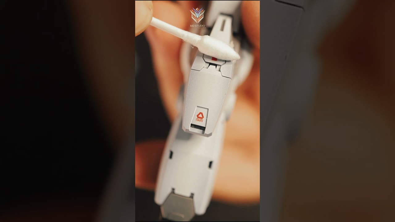 🎨 How to Apply Water Slide Decals on Gunpla Models | Gunpla Tutorial 