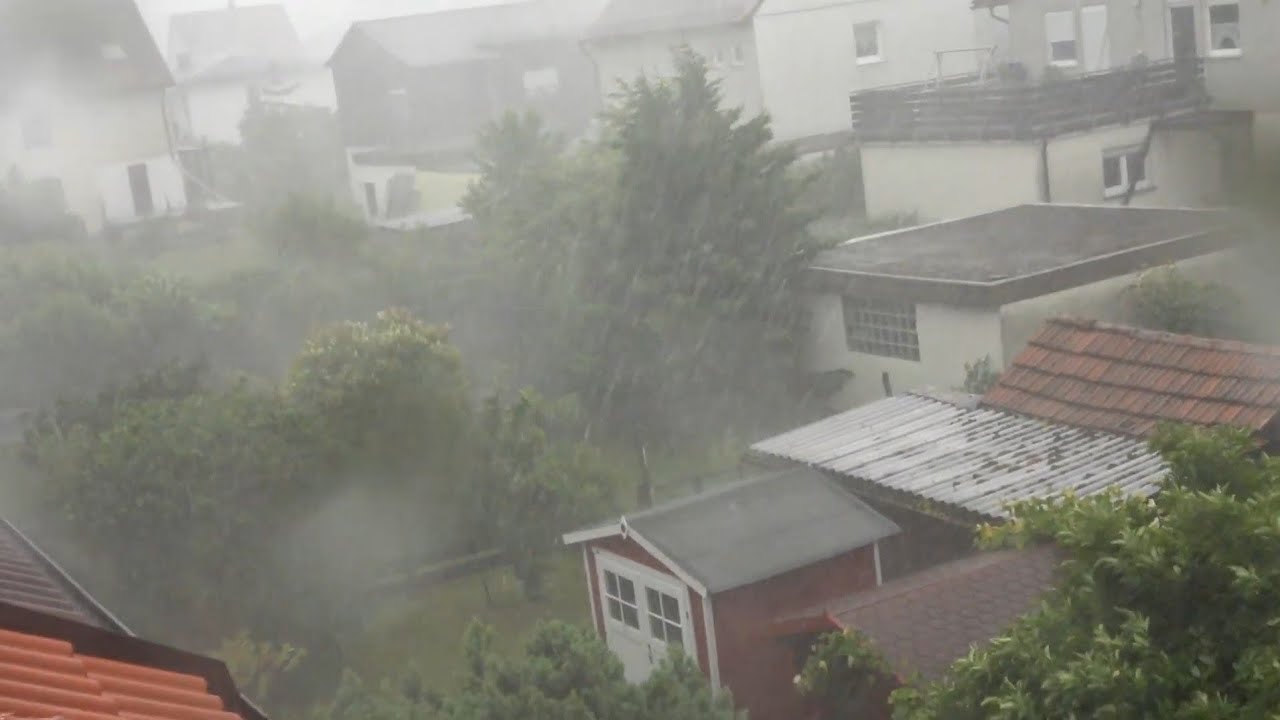 Heftiges Gewitter mit Downburst und Sturmschäden, 22. Juni 2024