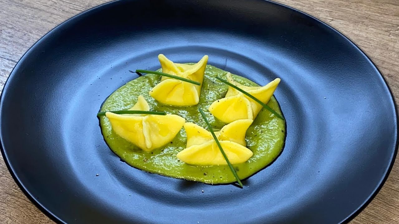 RAVIOLI RIPIENI DI BACCALA' MANTECATO su crema di piselli
