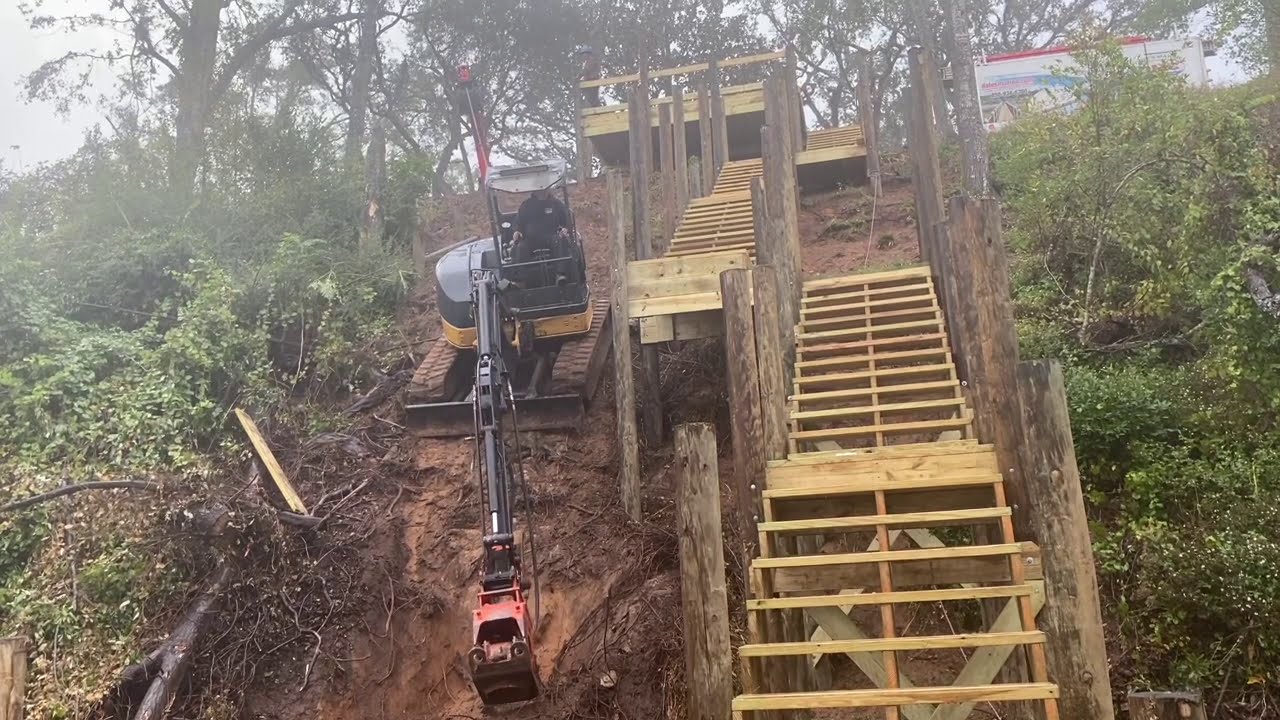 EXTREMELY DANGEROUS EXCAVATOR 65’ STEEP ANGLE CLIMB