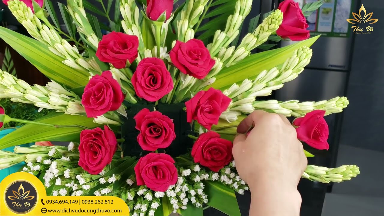 Cách cắm hoa để bàn thờ đẹp nhất ( Hoa huệ - hoa hồng )