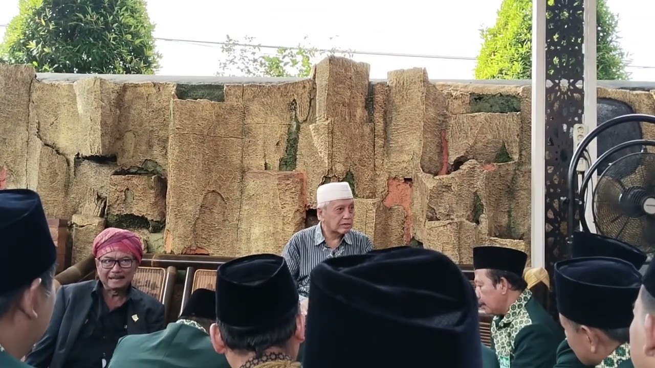 Silaturrahim KH. Achmad Chalwani | Pondok Pesantren An-Nawawi Purworejo
