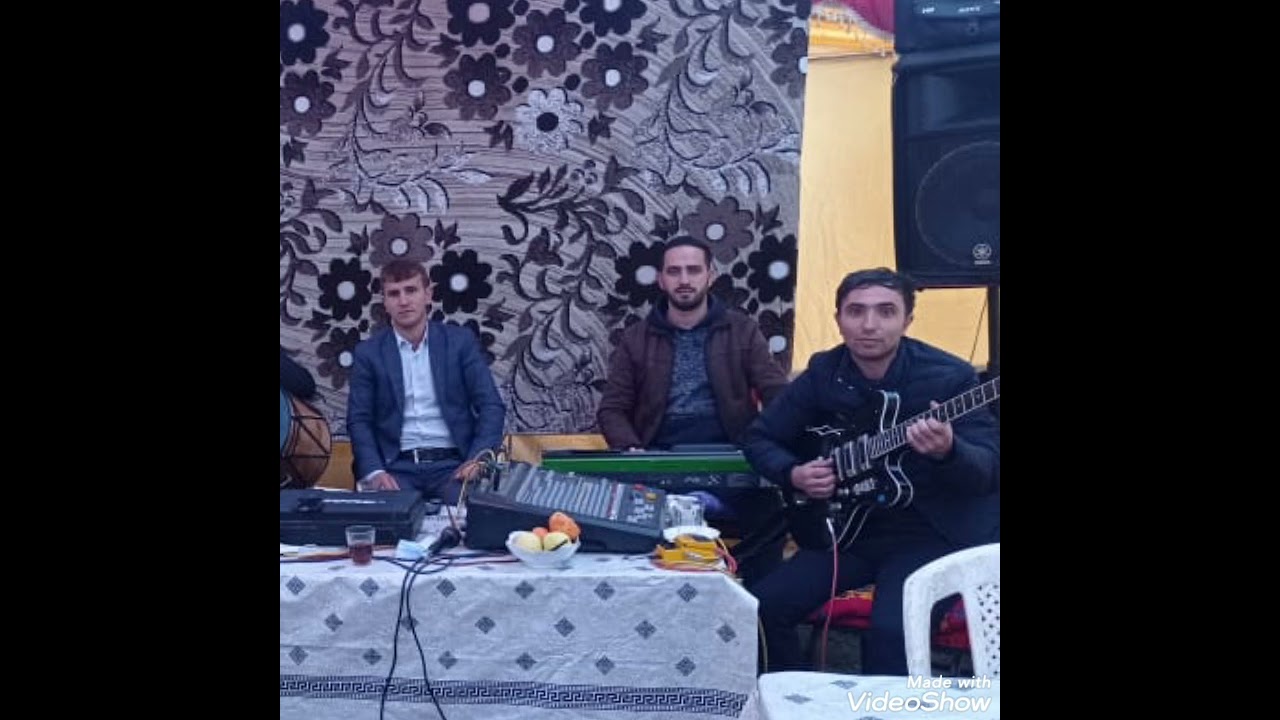 Oxuyur;Amid İlhamoğlu, gitarada Mikayıl Cavadov.Yardımlı toyları