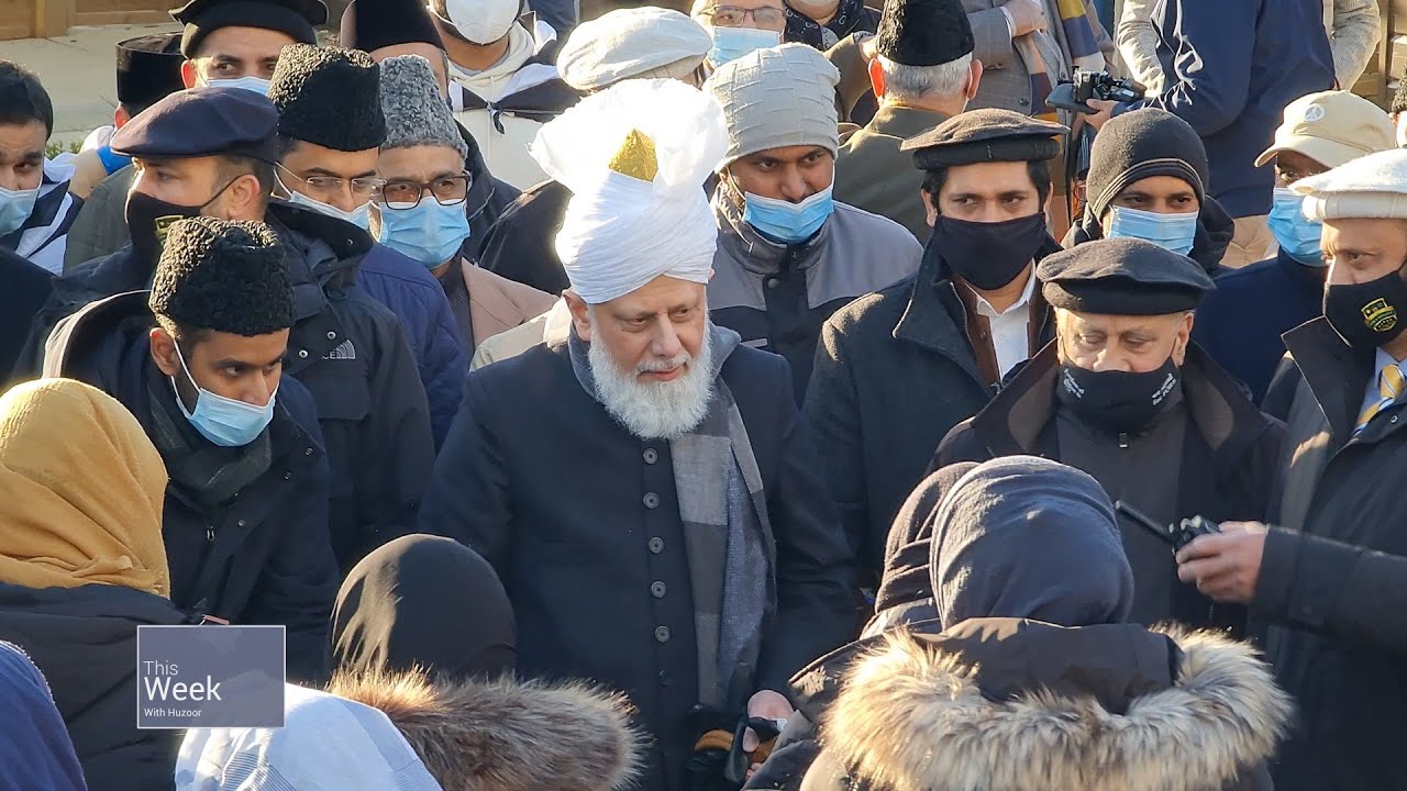 Hazrat Khalifatul Masih V inaugurates tuckshop and dispensary in Islamabad