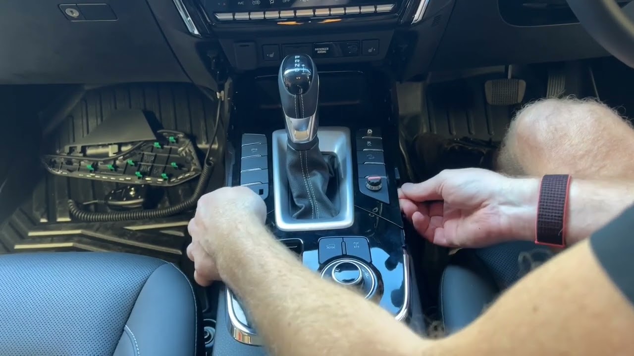 Isuzu MUX LST Centre Console Removal - Gen2 MY22