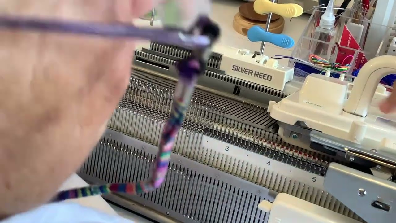 PUNCH TUCK RIB ON A SILVER REED KNITTING MACHINE AND RIBBER