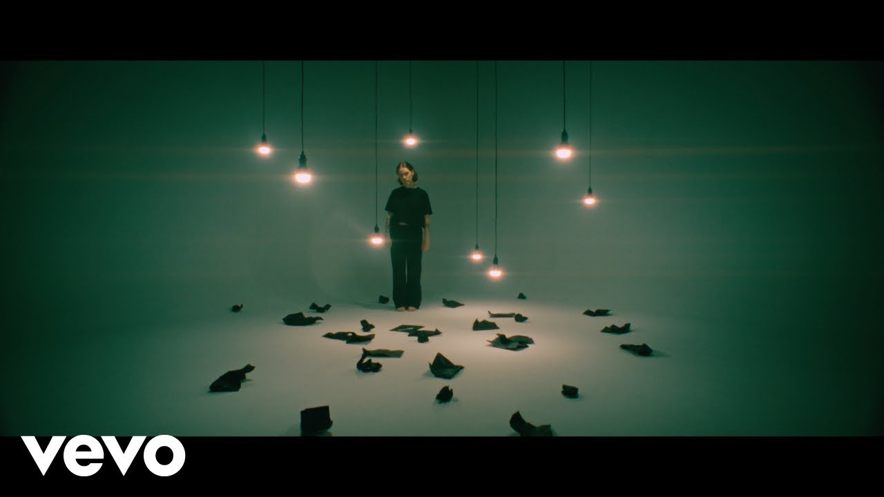 Butschi & Felix Jaehn & Fairy Mary - Atme Ein (Atme Rauch Aus) (Official Video)