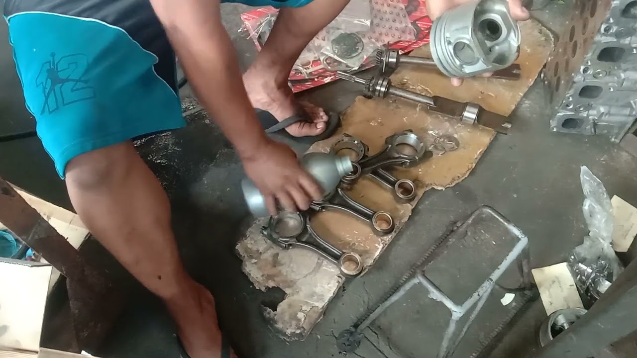 assemble piston ZD30 engine