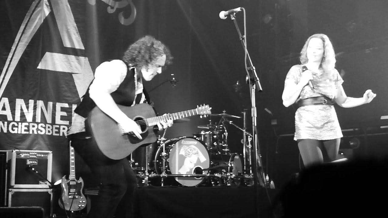 14 - Anneke Van Giersbergen and Danny Cavanagh - Teardrop (massive attack cover) @ Le Splendid