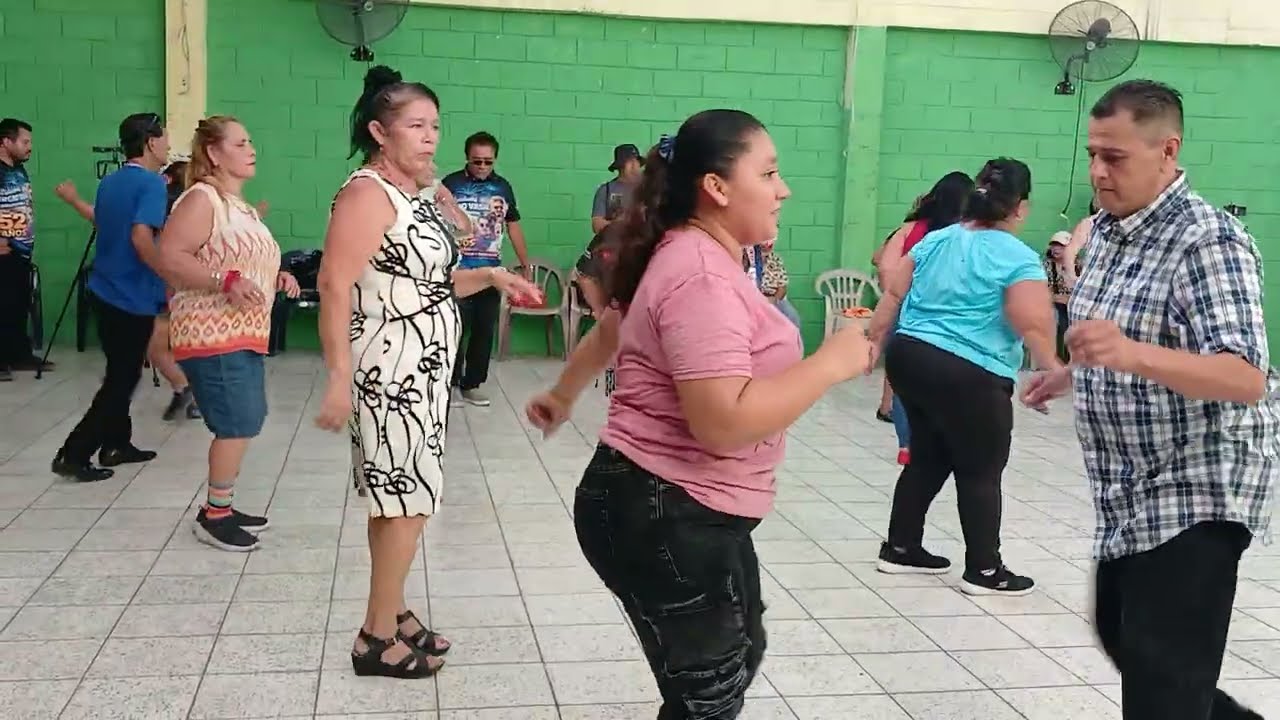 🔴MAURY Y CARLA BAILAN AL RITMO DE LA CUMBIA💃🕺