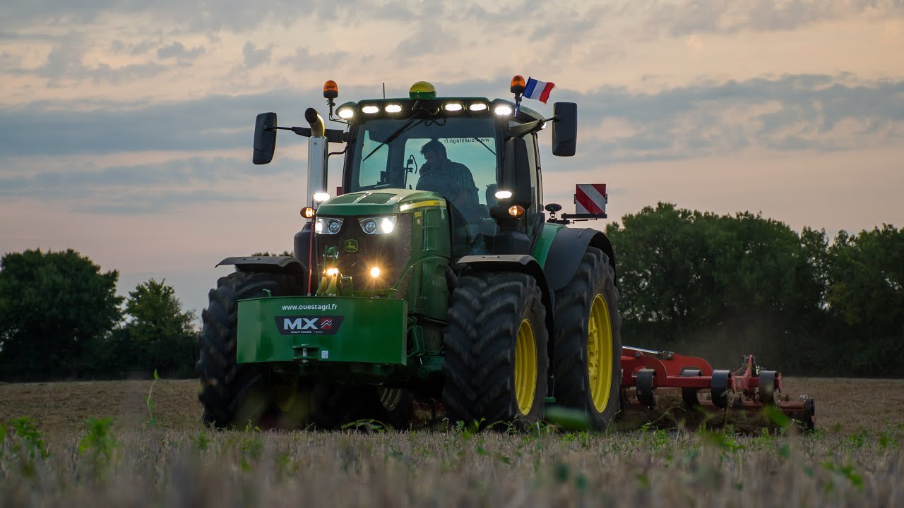 John Deere 6250R au déchaumage - Kverneland Turbo 5000F
