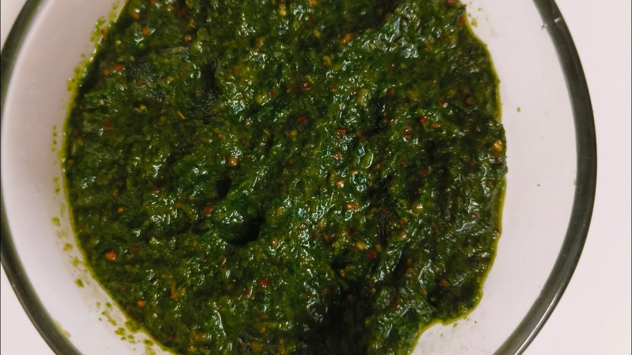 Dhaniya pudina ki kachriya dalkar alag tarah ki chatni