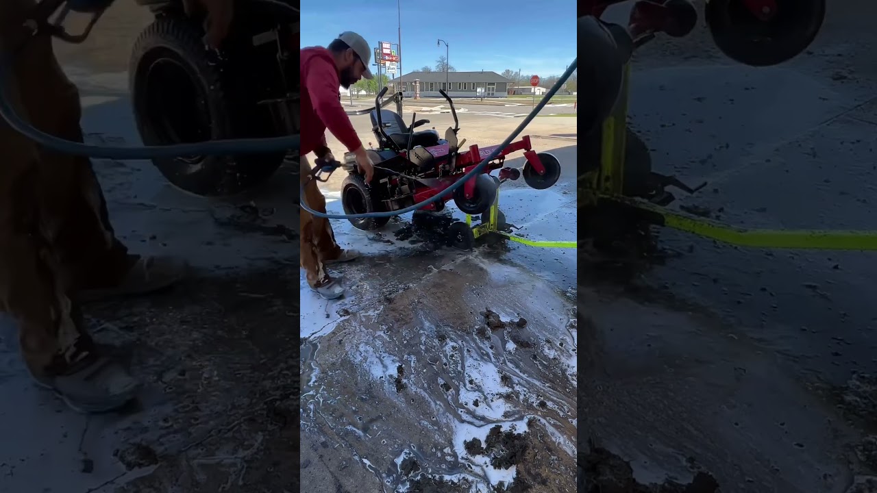 Cleaning your mower deck ! Must do mower maintenance #lawncare #lawnmowermaintenance #howto