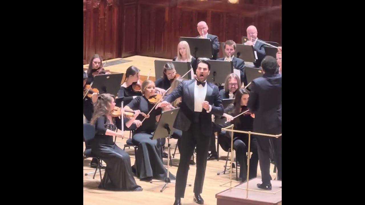 Jonathan Tetelman sings Nessun dorma in Prague