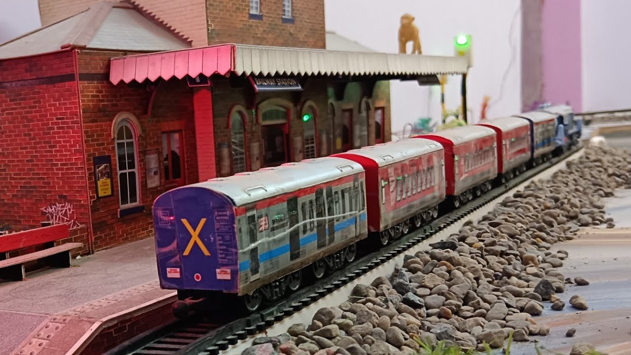 😡 WDM3A Loco 🚂 With LHB Coach Centy Toy Train #indianrailways #train #model