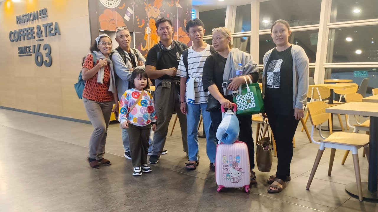 Pergi ke KL bercuti dengan keluarga.Nia excited pertama kali nait belon.. #sukatikupun