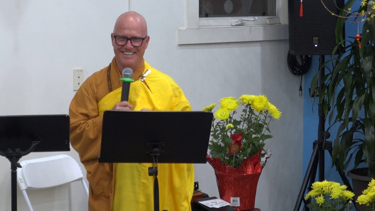 Pháp Thoại Giao Thừa - Thầy Sư Người Mỹ THÍCH TÂM MỪNG - Tụng Kinh bằng tiếng BALI.