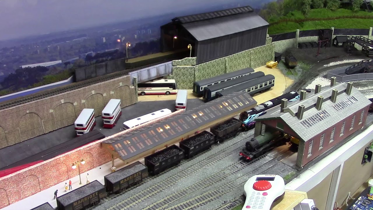 Warley Member Geoff Readman and his layout Jumble Lane