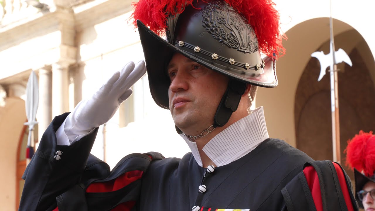 Banda della Città del Vaticano e Guardia Svizzera Pontificia accolgono Presidente Mattarella