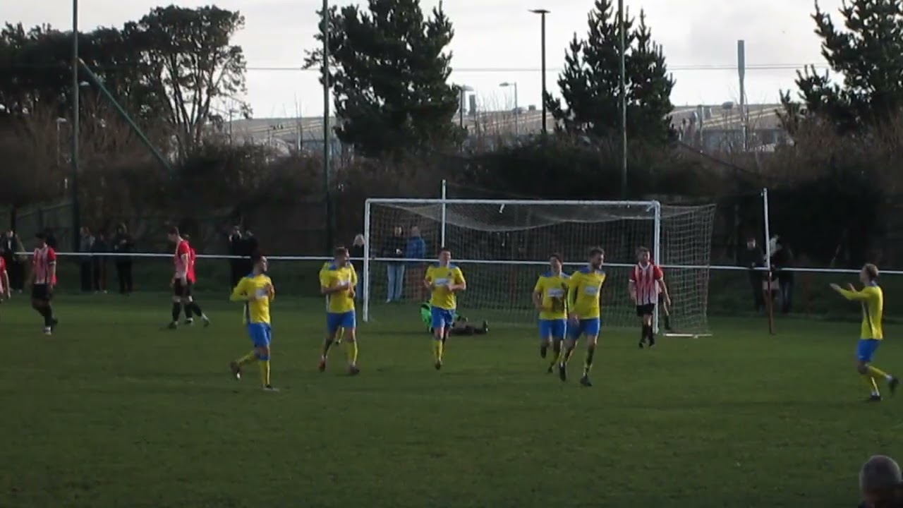 East Cowes Vics FC vs Newport (IOW) FC