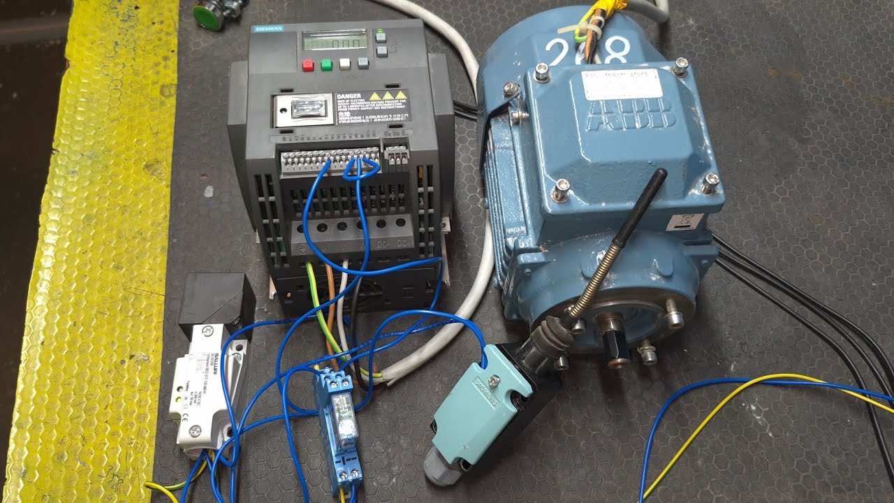 Sensör komutu ile Siemens V20 sürücü start verip switch ile durdurmak