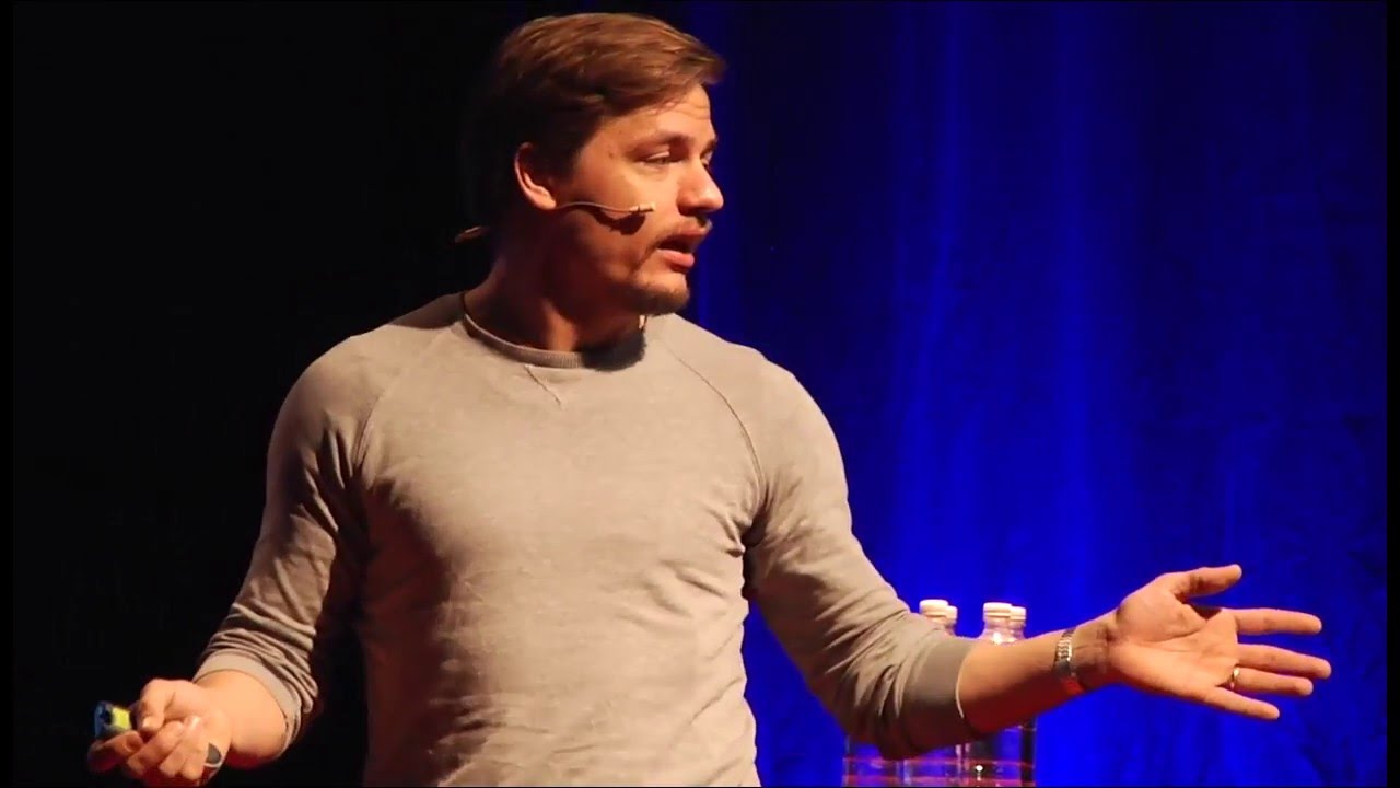 Rohkeuden ja tyhmyyden rakennuspalikat | Tuomas Peltomäki | TEDxYouth@Kolmikulma